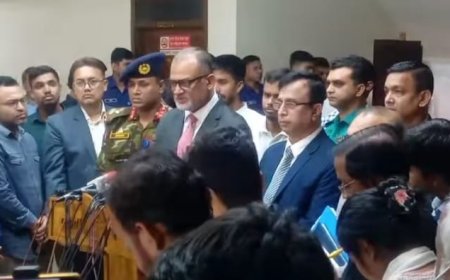 খাদ্যের সরবারাহে কোন কৃত্রিম সংকট তৈরি করতে দেওয়া হবেনা :  বাণিজ্য উপদেষ্টা শেখ বশির উদ্দীন মহোদয়।