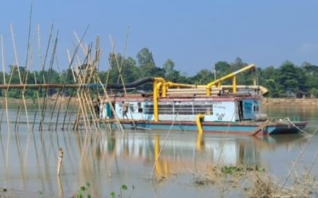 জগন্নাথপুরে কুশিয়ারা নদীতে চলছে অবৈধভাবে বালুমাটি উত্তোলনের উৎসব