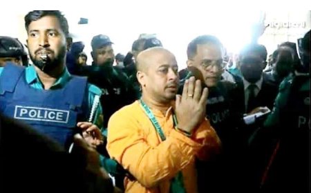 রাষ্ট্রদ্রোহ মামলায় চিন্ময় কৃষ্ণ দাশের জামিন নামঞ্জুর, কারাগারে প্রেরণ