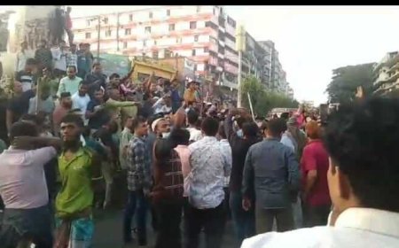 চট্টগ্রামে আদালত প্রাঙ্গণে উগ্র-পন্থী সংগঠন ইস-কনের হামলা, বিল্ডিং থেকে গুলি বর্ষণ।
