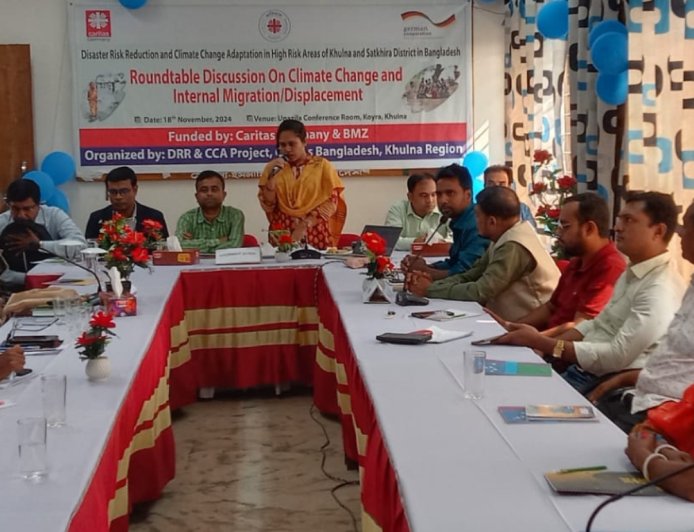 খুলনার কয়রায় টেকসই বেড়িবাঁধ নির্মাণ জরুরি: স্থানীয় প্রশাসনের গোলটেবিল আলোচনা