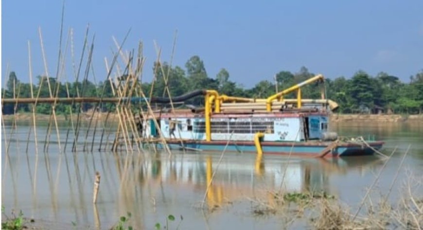 জগন্নাথপুরে কুশিয়ারা নদীতে চলছে অবৈধভাবে বালুমাটি উত্তোলনের উৎসব