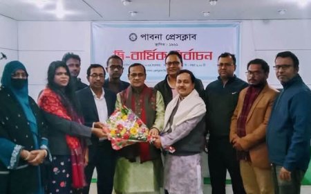 উত্তরণ সাহিত্য আসরের পক্ষ থেকে পাবনা প্রেসক্লাবের নবনির্বাচিত সভাপতি সম্পাদক কে ফুলেল শুভেচ্ছা