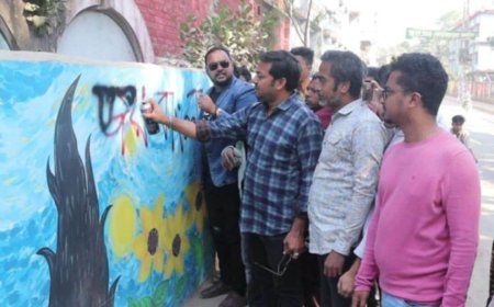 নওগাঁয় রাতে "জয় বাংলা" লেখা মুছে দিলেন বিএনপি নেতাকর্মীরা