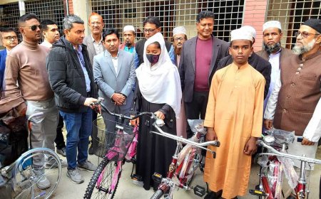 সাতক্ষীরায় উপ-সচিব আবুল হাসানের বাইসাইকেল ও হুইল চেয়ার প্রদান