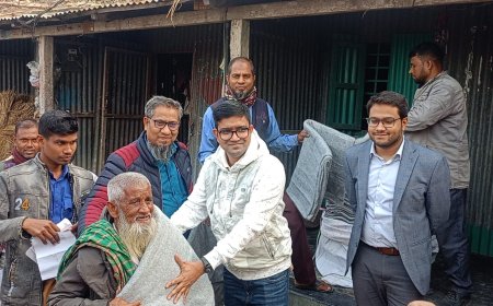 ঈশ্বরদীর আশ্রয়ণ প্রকল্পে শীতার্ত মানুষের মাঝে কম্বল বিতরণ