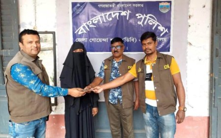 নওগাঁ ডিবি পুলিশের অভিযানে ৪০ হাজার টাকা উদ্ধার, প্রকৃত মালিকের হাতে হস্তান্তর